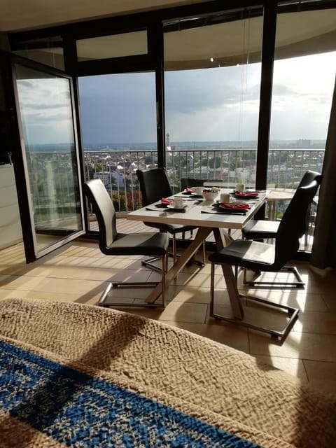 Dining area, Food