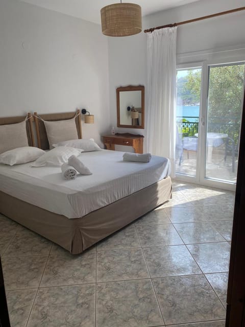 Bed, towels