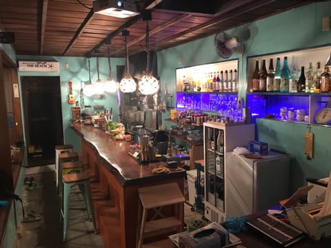 Restaurant/places to eat, Lounge or bar