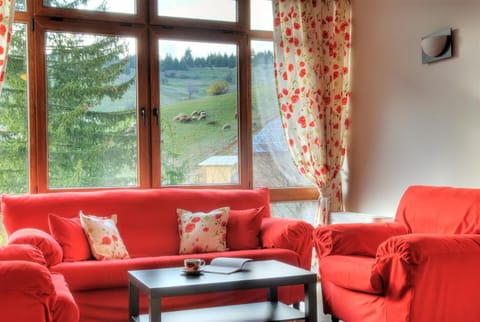 Communal lounge/ TV room, View (from property/room)