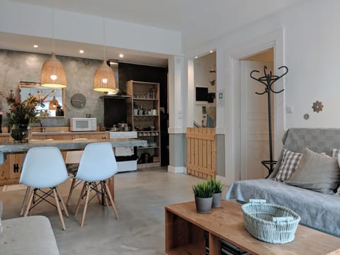 Kitchen or kitchenette, Living room, Seating area