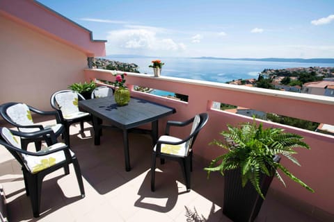 Patio, Day, Natural landscape, View (from property/room), Balcony/Terrace, Seating area, Sea view