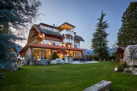 Property building, Natural landscape, Garden, Garden view, Location