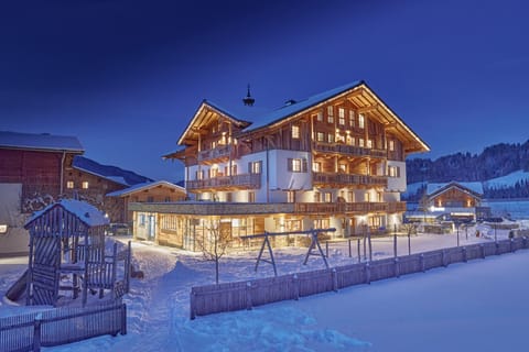 Property building, Facade/entrance, Winter