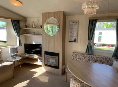 Communal lounge/ TV room, TV and multimedia, Living room