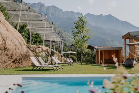 Property building, Garden, Swimming pool