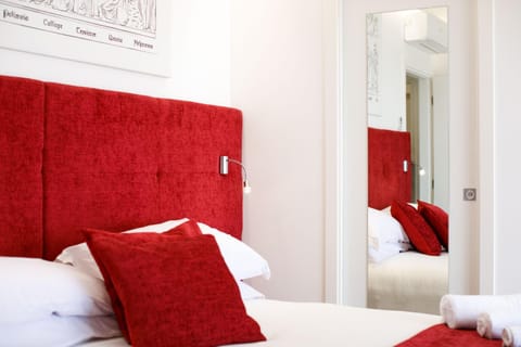 Bed, Photo of the whole room, Decorative detail, Bedroom