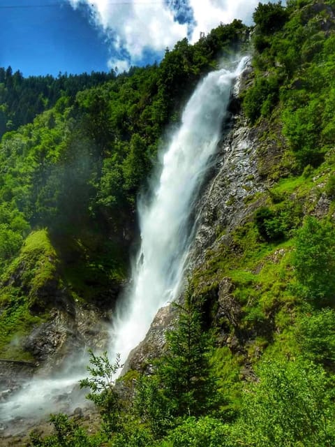 Nearby landmark, Spring, Day, Natural landscape, Aqua park, Mountain view