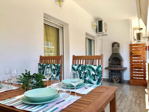 BBQ facilities, Balcony/Terrace, Street view