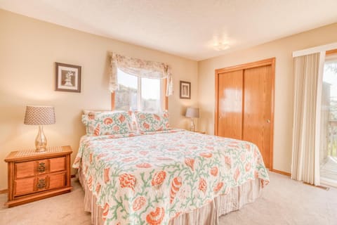 Peiks Place House in Roads End