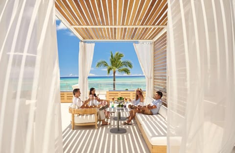 View (from property/room), Lounge or bar, Beach, Sea view, Family, sunbed