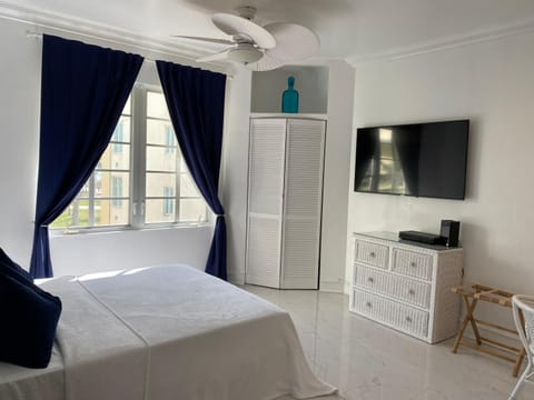 Bed, Sea view