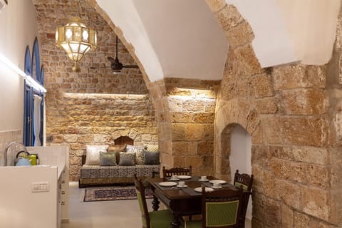 Bed, Kitchen or kitchenette, Seating area, Dining area