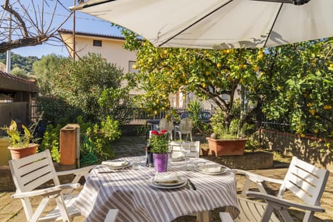 SANTA MARIA NAVARRESE CON GIARDINO E VISTA MARE Apartment in Santa Maria Navarrese