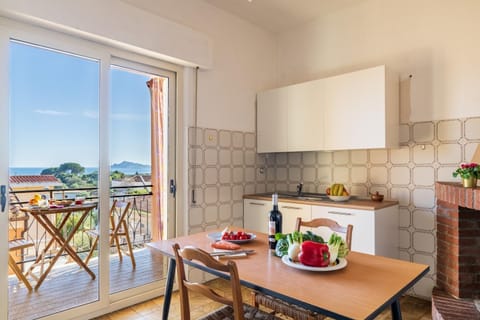 SANTA MARIA NAVARRESE CON GIARDINO E VISTA MARE Apartment in Santa Maria Navarrese