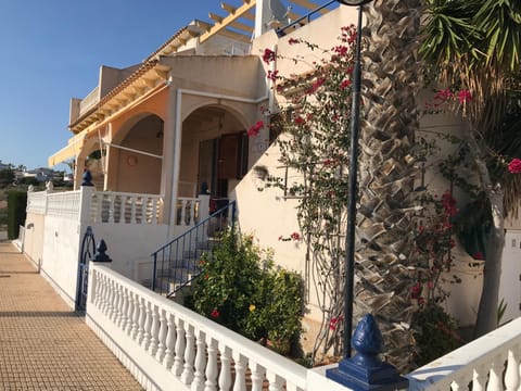 Facade/entrance, Garden, Balcony/Terrace