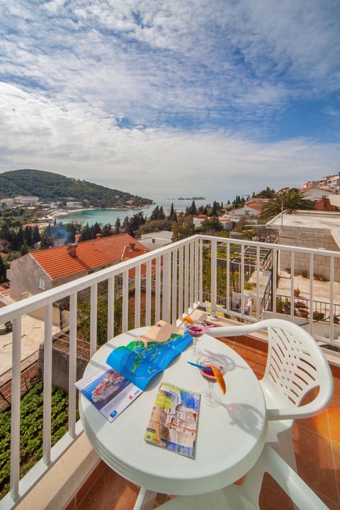 View (from property/room), Balcony/Terrace, Seating area