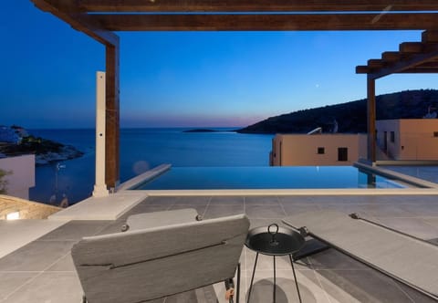 Balcony/Terrace, Sea view, Swimming pool, Sunrise, Sunset
