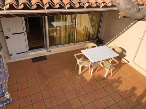 Patio, Dining area