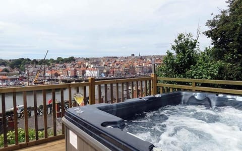 Nearby landmark, Hot Tub, City view, Sea view