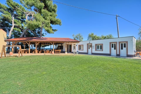 Property building, Restaurant/places to eat, Breakfast