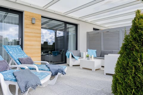 Spring, Balcony/Terrace, Seating area, sunbed