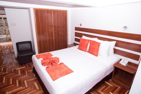 Photo of the whole room, Bedroom
