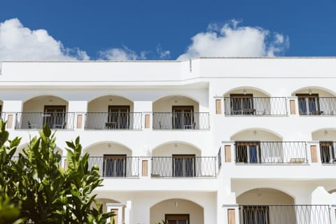 Property building, Day, View (from property/room), Balcony/Terrace