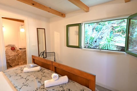 Bed, Bathroom, Photo of the whole room, Bedroom, towels