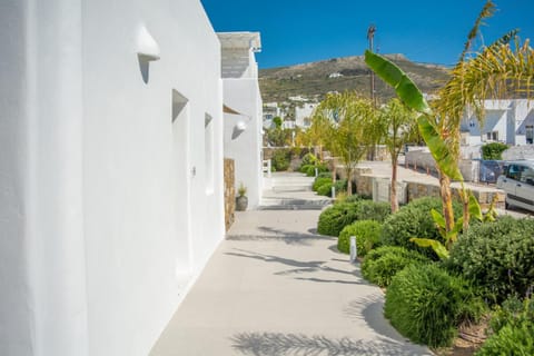 White Blossom Hotel in Paros
