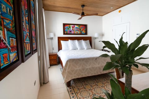 Bed, Photo of the whole room, Decorative detail, Bedroom