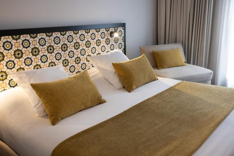 Property building, Bed, Bedroom