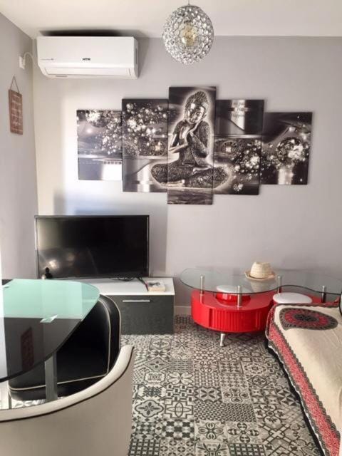 Communal lounge/ TV room, Living room, Seating area