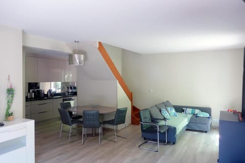 Villa 3 room AC garden pool parking 2 min beach by car Villa in Cannes