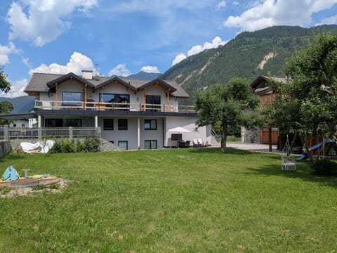 Property building, Garden, Garden, Balcony/Terrace, Garden view, Mountain view