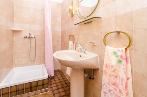 Shower, Bathroom, towels