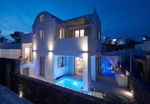 Property building, Pool view