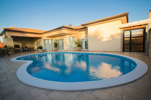 Property building, Swimming pool, Swimming pool