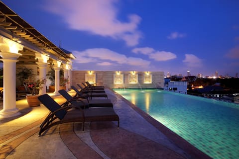 Swimming pool