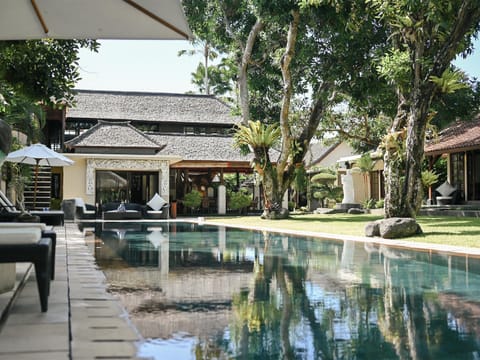 Property building, Swimming pool