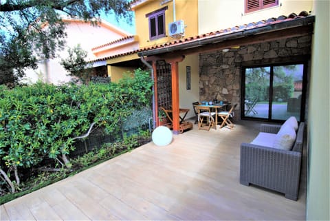 Facade/entrance, Garden view