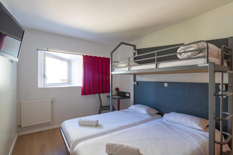 Bed, People, Bedroom, Guests, Breakfast, Buffet breakfast, bunk bed