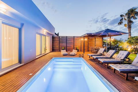 Swimming pool, Swimming pool