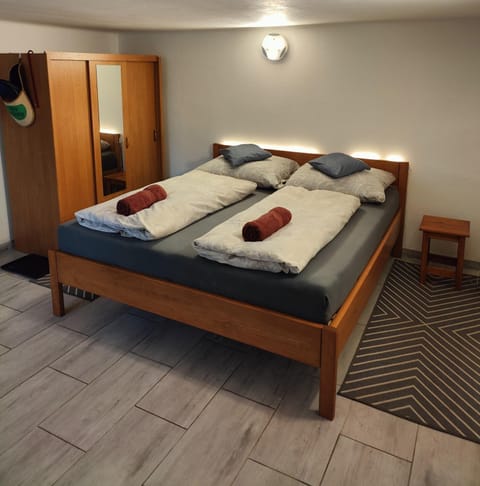 Bed, Bedroom, wardrobe