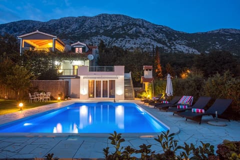 BBQ facilities, Children play ground, Garden, Balcony/Terrace, Seating area, Dining area, Hiking, Cycling, Mountain view, Swimming pool