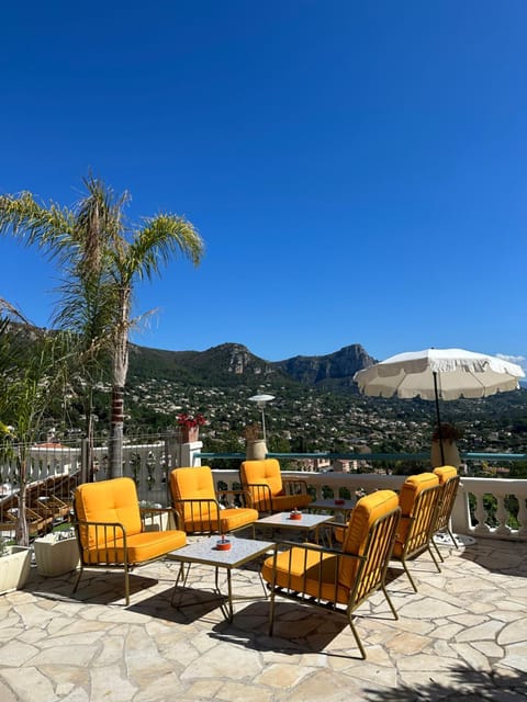 Patio, Day, Natural landscape, Dining area, Mountain view