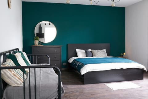 Bed, Photo of the whole room, Bedroom