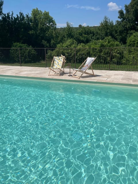 Day, Pool view