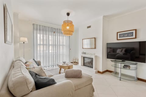 Communal lounge/ TV room, TV and multimedia, Living room