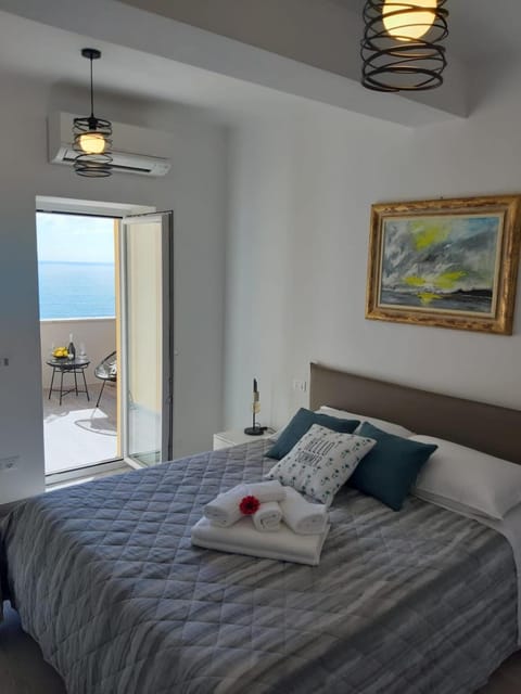 Bed, Sea view